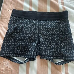 Lululemon bike shorts with pocket. Size 6. EUC. Outside pockets.